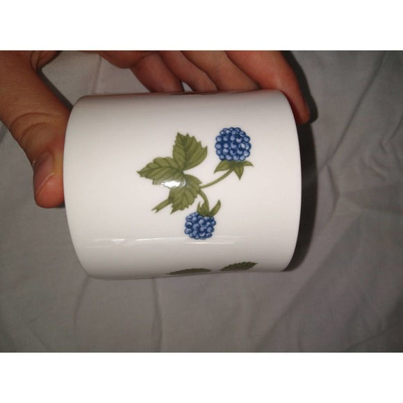 Staffordshire berries design set of mugs and saucers (set of 9) - Picture 9 of 10